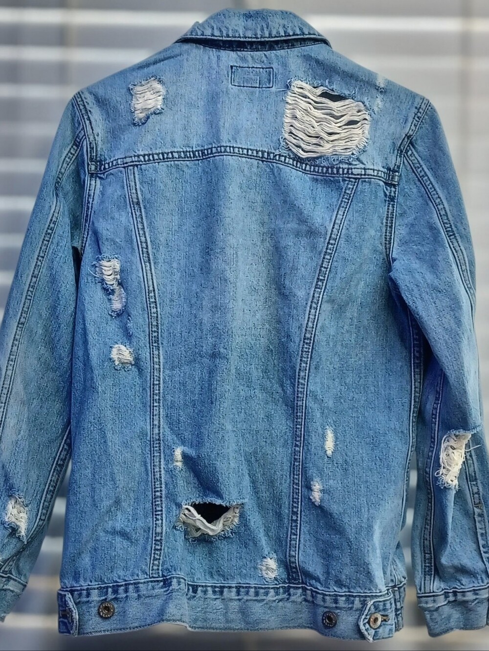 Lucky Brand Distressed Denim Boyfriend Trucker Jacket Los Angeles Heart ❤️✨️ - Picture 5 of 9